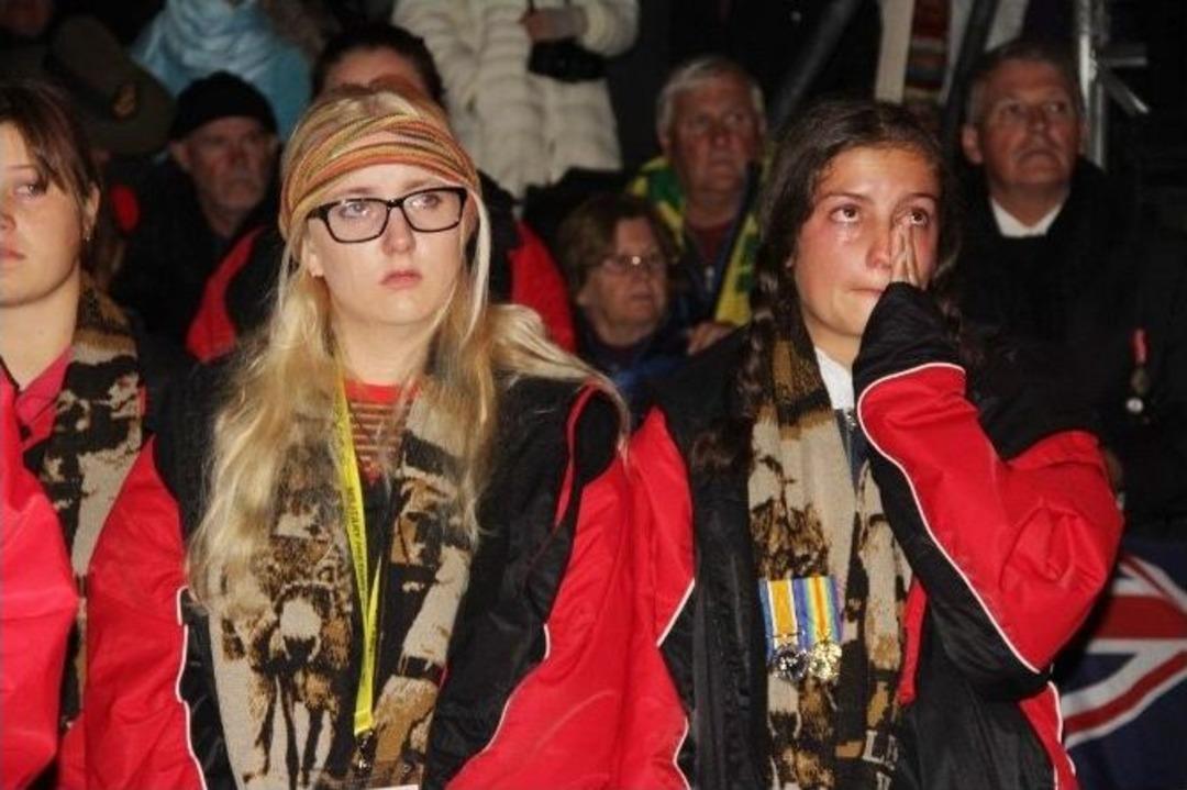 Anzaklar, Dedelerini G&ouml;zyaşlarıyla Andı