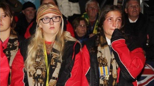 Anzaklar, Dedelerini Gözyaşlarıyla Andı