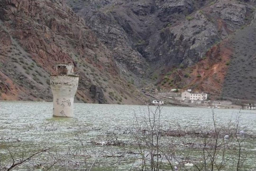 Anıları, Sular Altında Kaldı