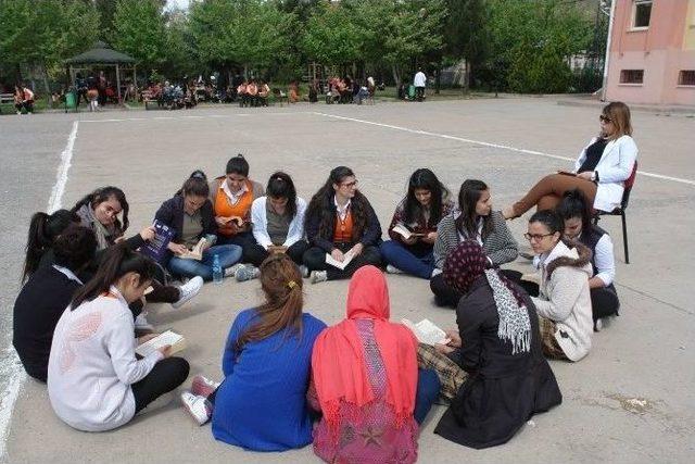 Viranşehir’de Hadi Kutlu Lisesi’nde Kitap Okuma Etkinliği