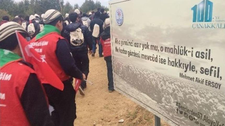 İzciler &Ccedil;anakkale Şehitlerinin İzinde Y&uuml;r&uuml;d&uuml;