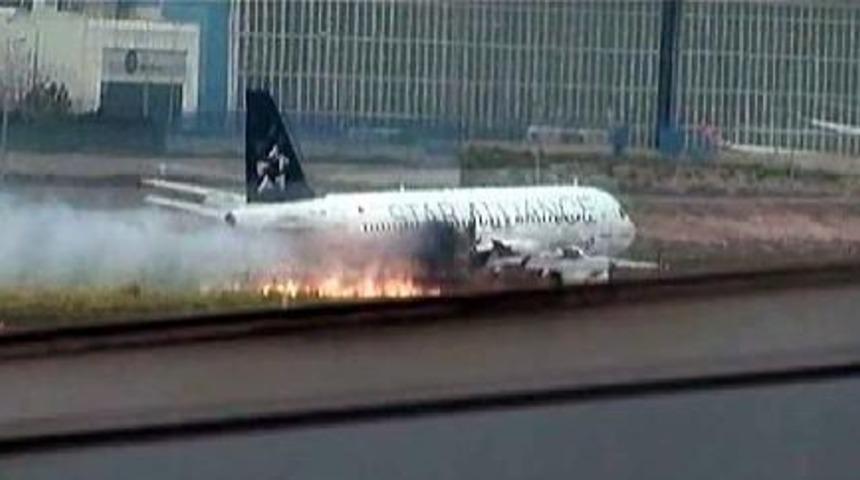 U&ccedil;ağın Motoru Havada Alev Aldı,atat&uuml;rk Havalimanı'na Acil Iniş Yaptı