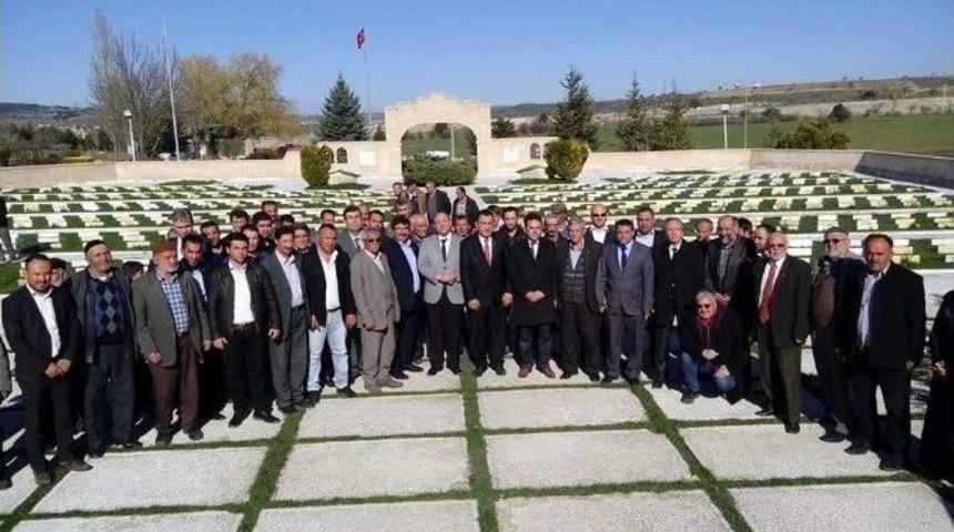 Ak Parti&rsquo;li Adaylar Dumlupınar Şehitliği&rsquo;ni Ziyaret Etti