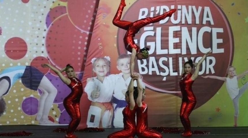 &Ccedil;inli Akrobatlar B&uuml;y&uuml;ledi