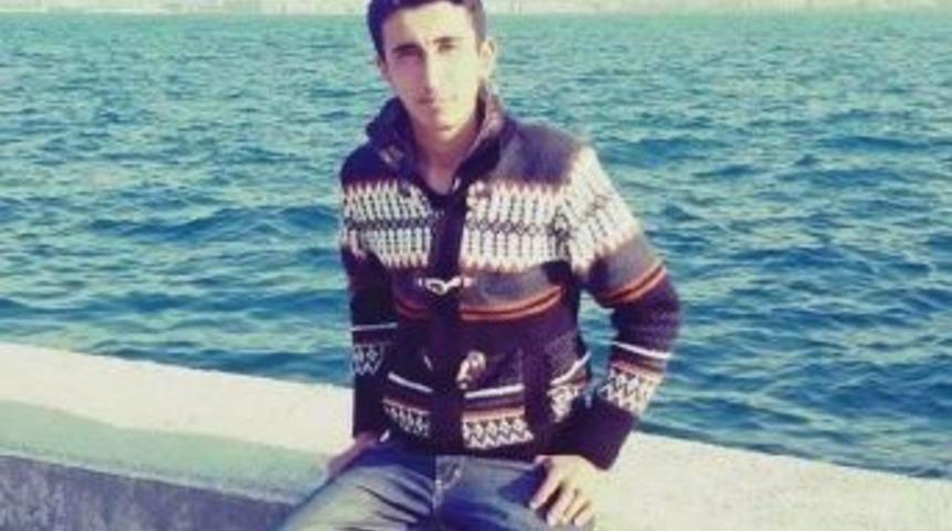 Otomobil &Ccedil;arpan Elektrikli Bisikletin S&uuml;r&uuml;c&uuml;s&uuml; &Ouml;ld&uuml;