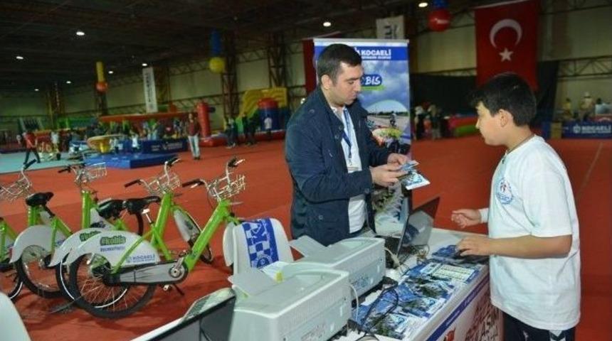 Kobis &Ccedil;ocukları Bisiklete &Ouml;zendiriyor