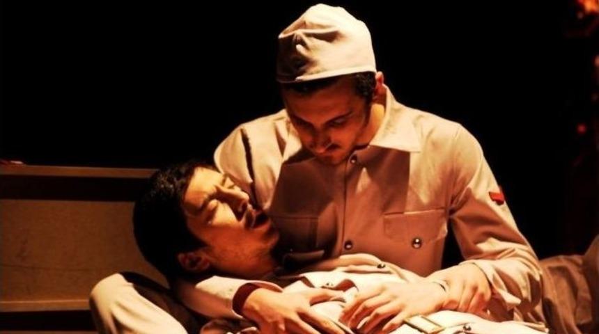 Bodrum&rsquo;da Liseli Gen&ccedil;ler Ayakta Alkışlandı