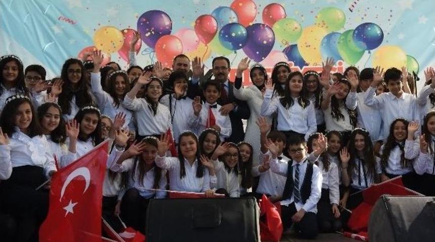 Uşak&rsquo;ta &Ouml;rnek &Ccedil;ocuk Festivali&rsquo;ne G&ouml;rkemli A&ccedil;ılış