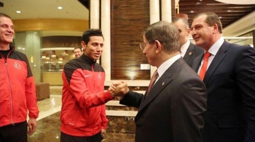 Başbakan Davutoğlu, Tekvandocularla Bir Araya Geldi