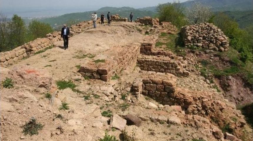 Tarihi Kurul Kalesi Turistlerin G&ouml;zdesi