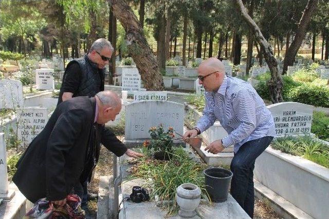 Kemanlar Kralı Babasının Mezarını İlk Kez Gördü