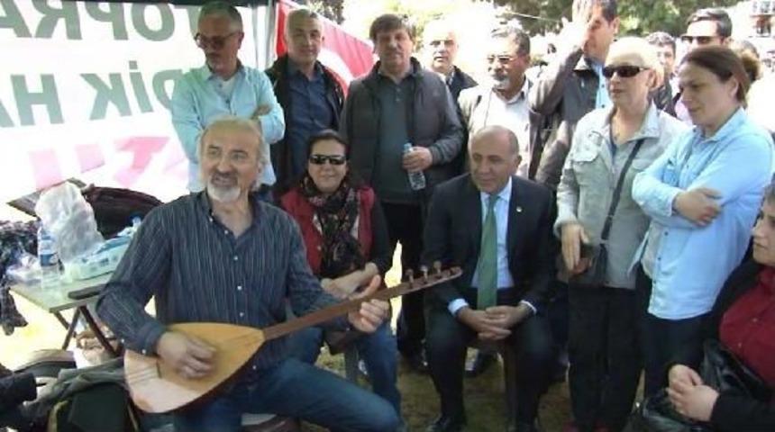 G&uuml;rsel Tekin Eyleme Destek Verdi, Penaltı Attı