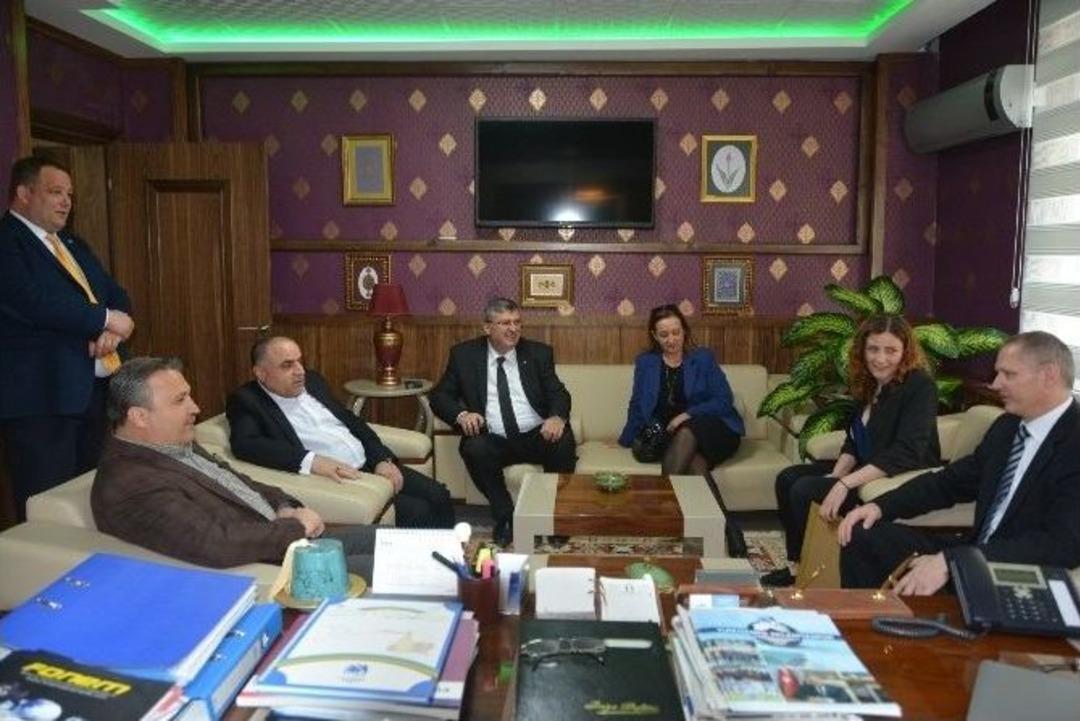 Başkan &Ccedil;er&ccedil;i Yabancı Konukları Ağırladı