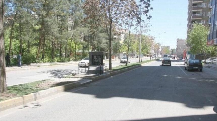 Diyarbakır&rsquo;da Şehit Gaffar Okan&rsquo;ın Anıtı Şehit Edildiği Yere Dikildi