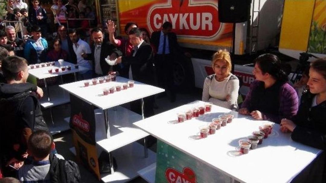 Diyarbakır&rsquo;da &lsquo;&ccedil;ay İ&ccedil;me Yarışması&rsquo; D&uuml;zenlendi