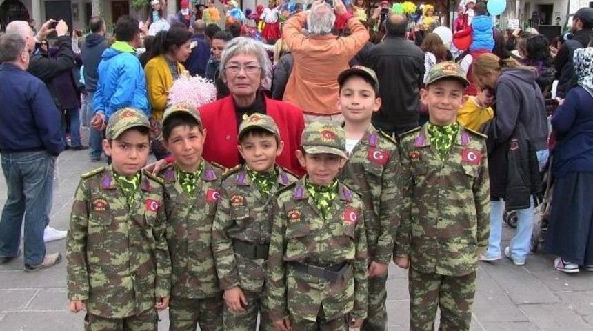Bodrum&rsquo;daki &Ccedil;ocuk Şenliği Renkli G&ouml;r&uuml;nt&uuml;lere Sahne Oldu