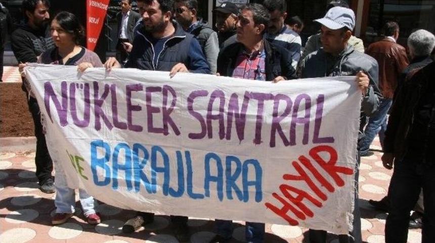 Ekoloji Meclisi &Uuml;yeleri N&uuml;kler Santrallere Tepki G&ouml;sterdi