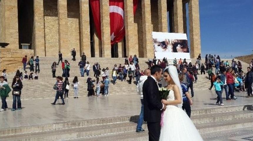 Bir &Ouml;mr&uuml;n Başlangınıcını Anıtkabir&rsquo;de &Ouml;l&uuml;ms&uuml;zleştirdiler
