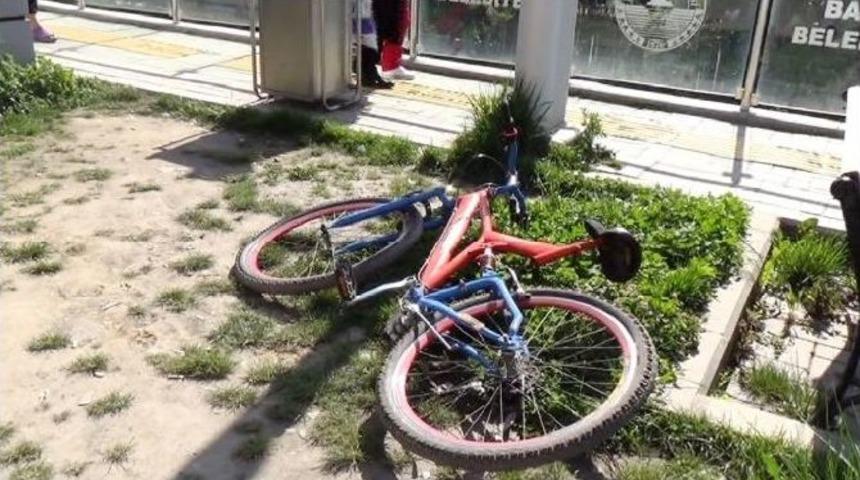 Yayaya &Ccedil;arpan Bisiklet S&uuml;r&uuml;c&uuml;s&uuml; Yaralandı