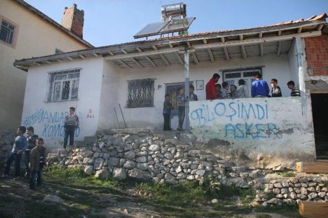 Yozgat&rsquo;ta Sobadan Zehirlenen Anne Ve 2 Kardeş G&ouml;zyaşları Arasında Toprağa Verildi