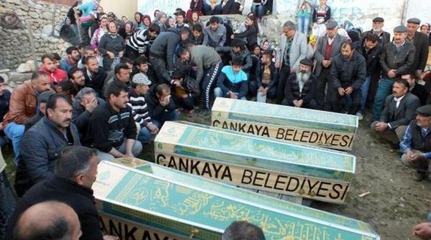 Sobadan Sızan Gazdan Zehirlenen Anne Ve 2 Oğlu Toprağa Verildi