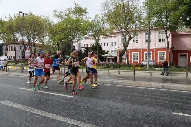 Maratonun Eyüp Güzergahı Koşuluyor