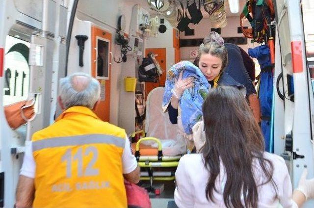 (özel Haber) Salıncaktan Düşen 6 Aylık Bebek İçin Seferber Oldular