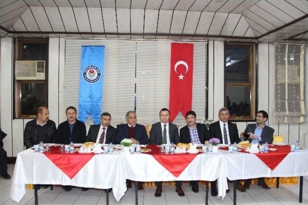 Eğitim Bir Sen &Uuml;yeleri Yemekte Buluştu