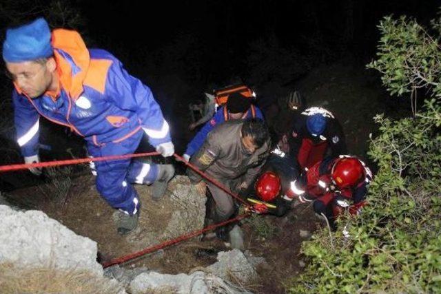 Doğa Yürüyüşünde Kayalıklardan Düşen 2 Genç Kurtarıldı