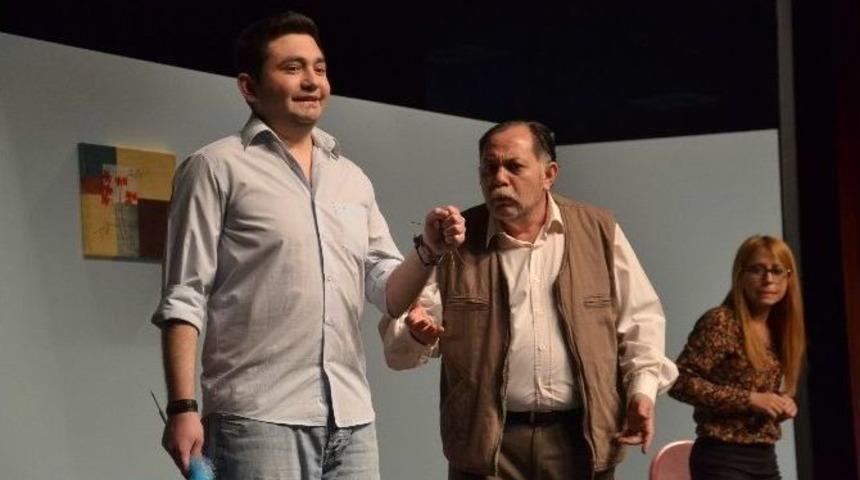 &ldquo;yalancı Aranıyor&rdquo; İsimli Tiyatro Oyununa B&uuml;y&uuml;k İlgi