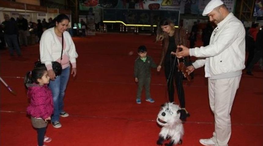 &Ccedil;ocuklar Kukla K&ouml;peği &Ccedil;ok Sevdi