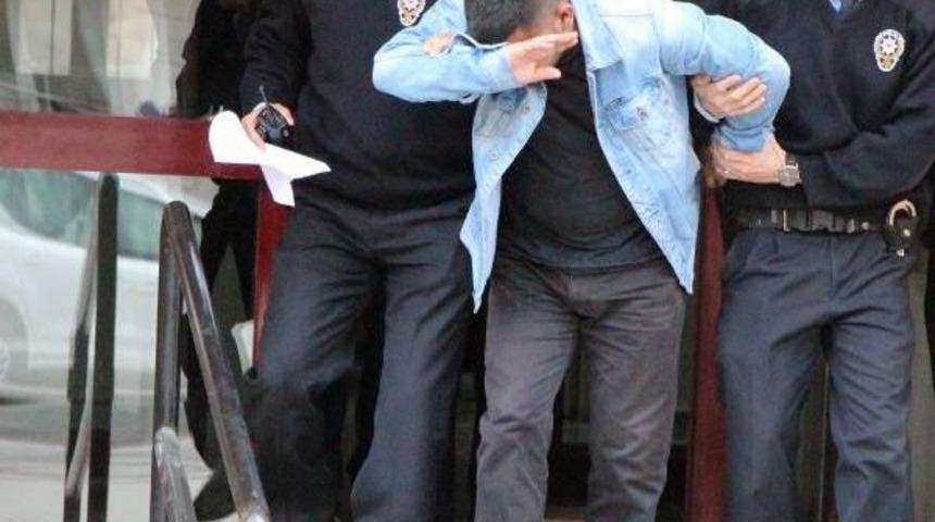 Okul Bah&ccedil;esinde Bonzai Ile Yakalandılar