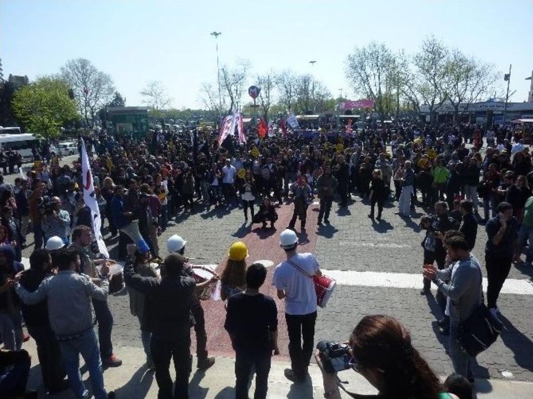 Kadık&ouml;y&rsquo;de N&uuml;kleer Santrale Karşı &rsquo;kost&uuml;ml&uuml;&rsquo; Eylem