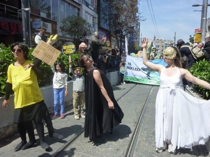 Kadıköy’de Nükleer Santrale Karşı ’kostümlü’ Eylem G2