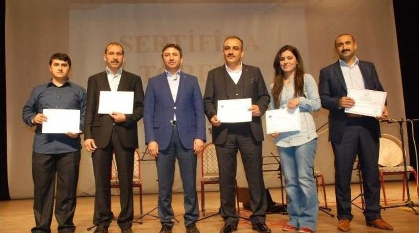 Osmanlıca Kursiyerleri Sertifikalarını Aldı