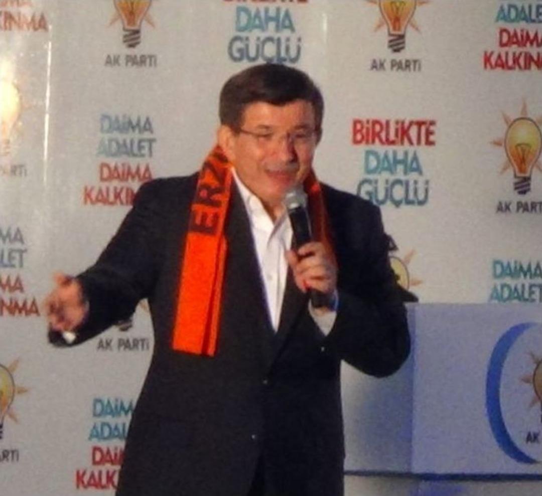 Başbakan Davutoğlu Bir G&uuml;nde 3 Ayrı Şehirde Miting Yaptı