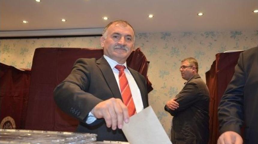 Başkan Ayhan Baş G&uuml;ven Tazeledi