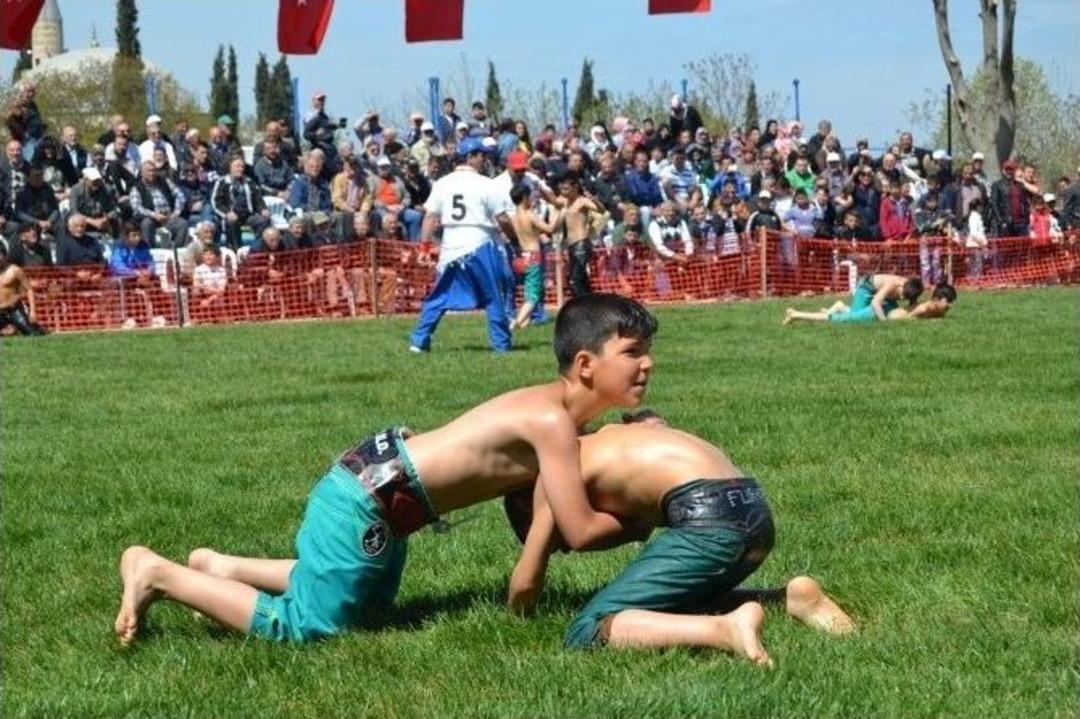 Altınova Hersek G&uuml;reşleri Yapıldı