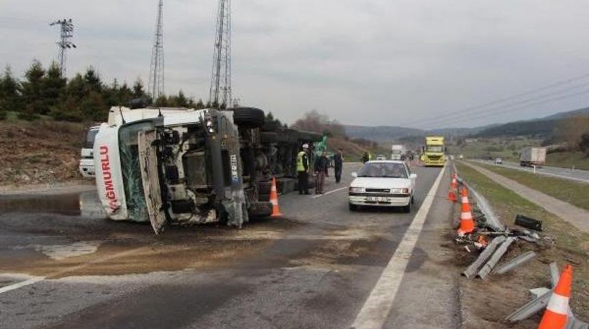 Tır Kaza Yaptı Tem'de 10 Kilometre Kuyruk Oluştu