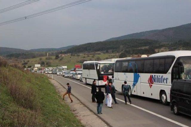 Tır Kaza Yaptı Tem de 10 Kilometre Kuyruk Oluştu 2