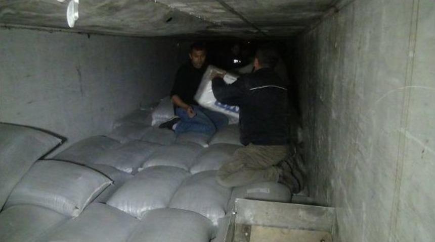 Tırda 50 Bin Paket Ka&ccedil;ak Sigara &Ccedil;ıktı