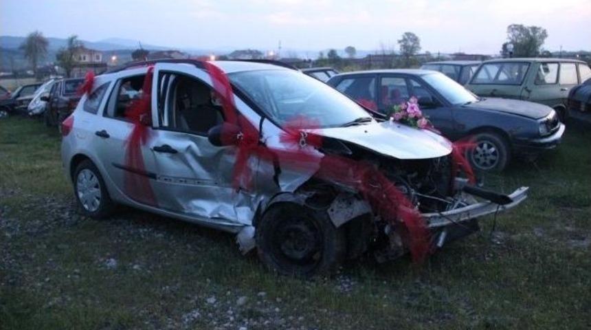 D&uuml;ğ&uuml;n Aracı Kaza Yaptı: 7 Yaralı