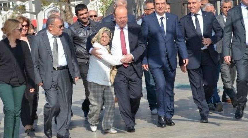 Efeler Mesut Ağabeylerini Bağrına Bastı