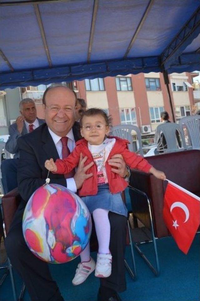 Efeler Mesut Ağabeylerini Bağrına Bastı