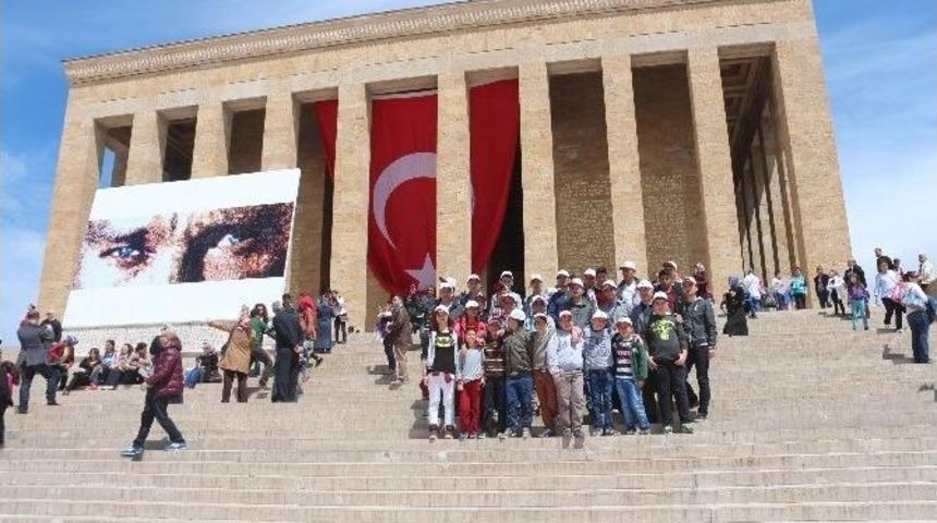 Yunaklı &Ouml;ğrenciler Ankara&rsquo;ya Gezdi