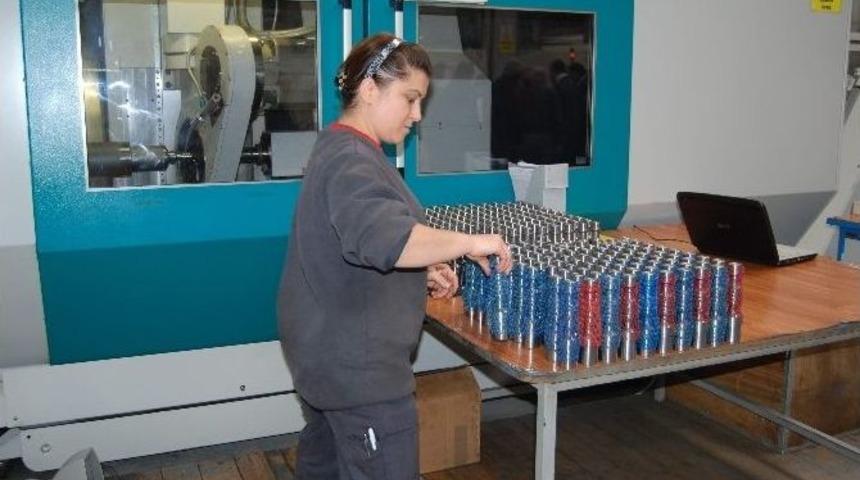 Aydınlı Kadınlar Sanayide Erkekleri Saf Dışı Bıraktı