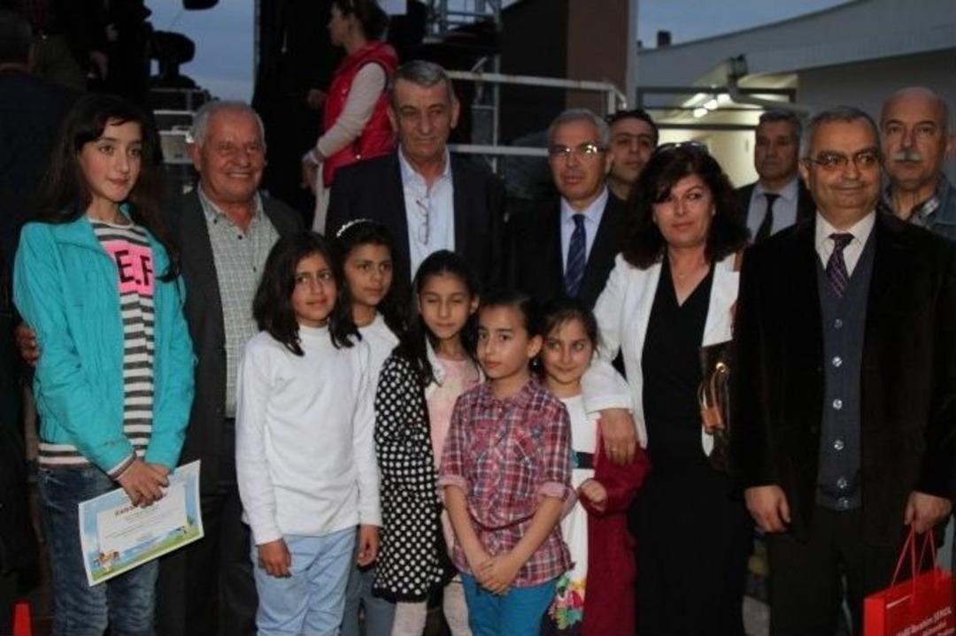 &Ccedil;izgilerle &lsquo;sev Kardeşim&rsquo; Dediler