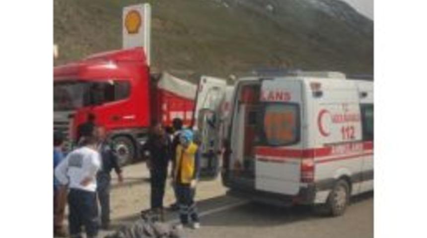 Pasinler&rsquo;de Trafik Kazası: 1 &Ouml;l&uuml;