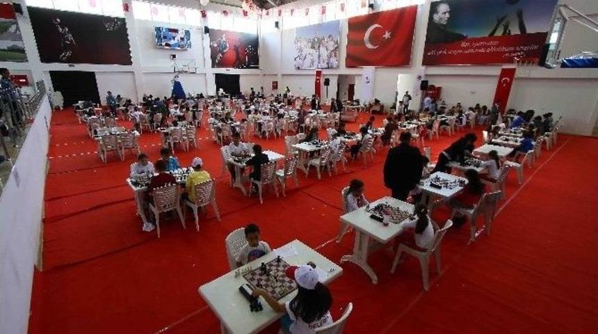 Bayraklı&rsquo;da Satran&ccedil; Turnuvası Tamamlandı