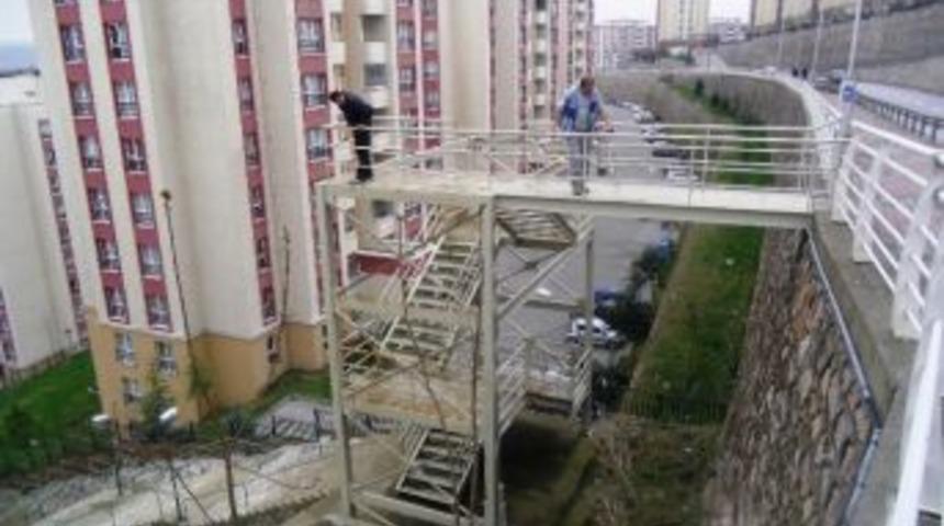 Demir Merdiven Bakımdan Ge&ccedil;irildi